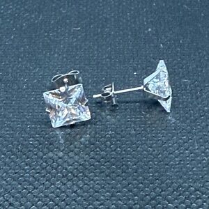 Unisex silver diamond stud earrings